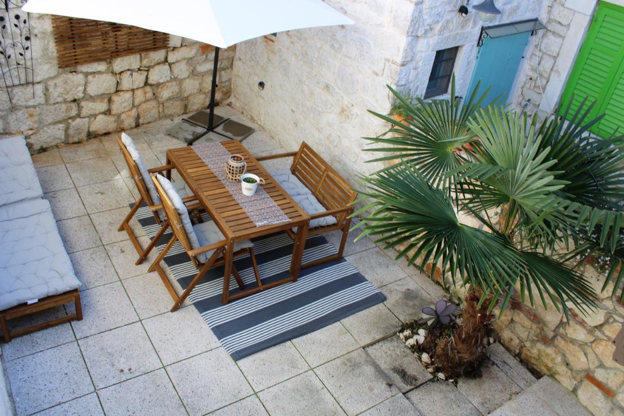 Joseph'S Yard Apartment โรวีน ภายนอก รูปภาพ