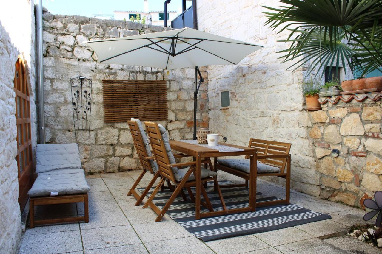 Joseph'S Yard Apartment โรวีน ภายนอก รูปภาพ