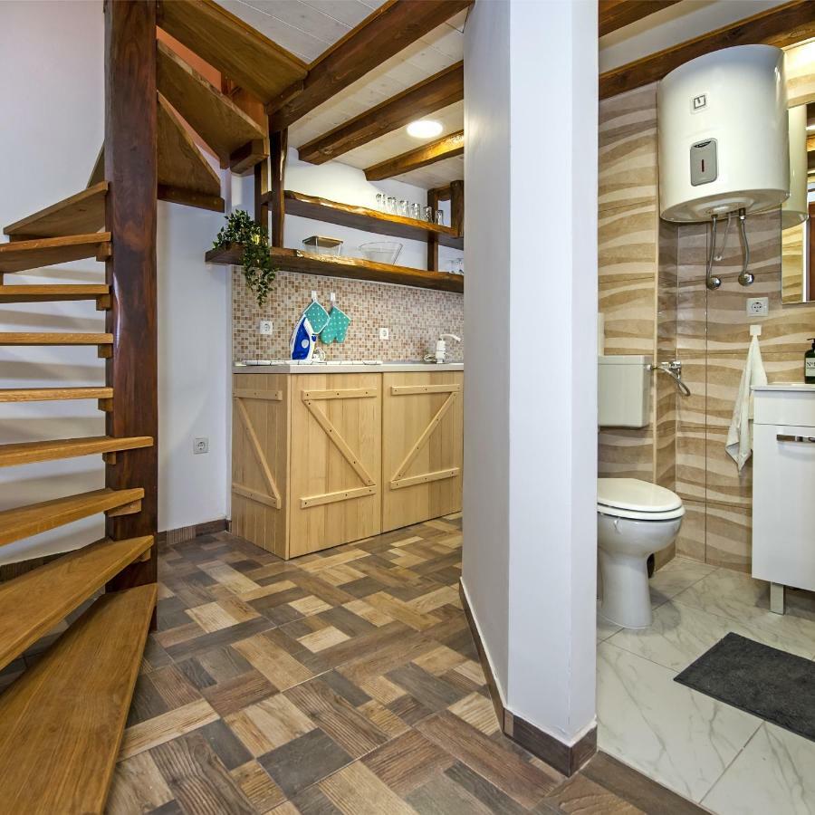 Joseph'S Yard Apartment โรวีน ภายนอก รูปภาพ